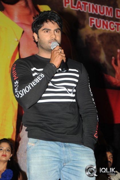 Aadu-Magadura-Bujji-Platinum-Disc-Function